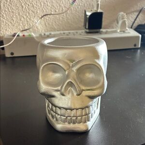 Ceramic skull planter